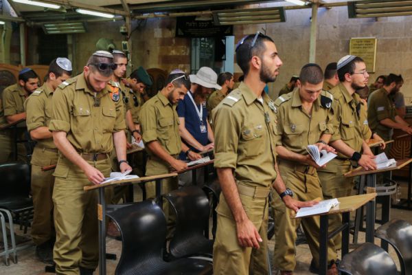 מנגל לא כשר? סיור במסגד? "המלשינון הדתי" יוצא לדרך