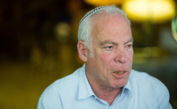 בגלל חילול שבת: אריאל מאיים במשבר פוליטי