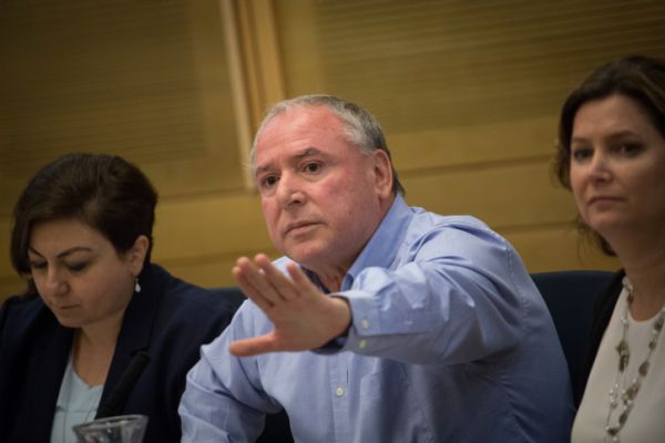 "האינטרס של כחלון – להפיל את נתניהו"