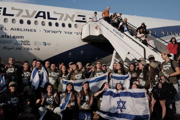 הגבורה השקטה: כך עלה הרב ליכטנשטיין לארץ