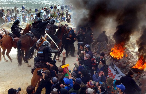 על סף פיצוץ? בעמונה מבהירים: "לקראת אירועי 2006"