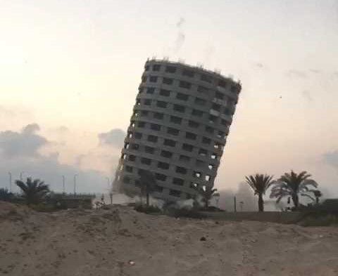 צפו: אחרי 16 שנה, המלון הריק בעכו פוצץ