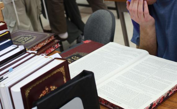 לכבוד החזרה לישיבות: שיר על יציאה מה'משבר'