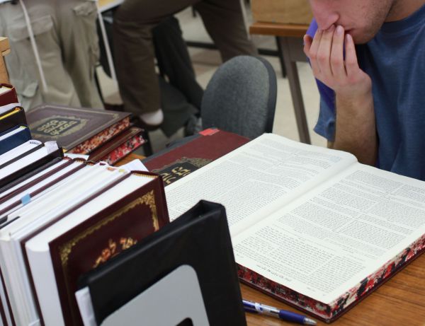 לכבוד החזרה לישיבות: שיר על יציאה מה'משבר'