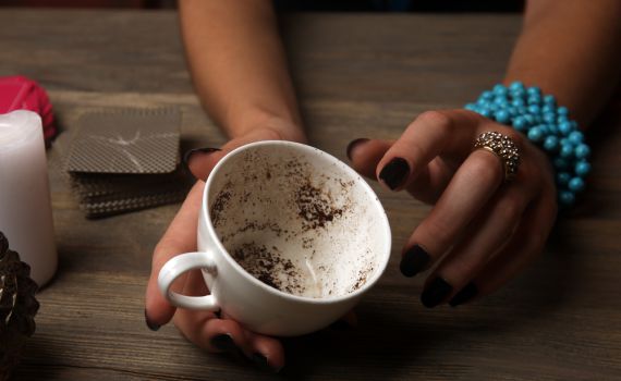 חשד: קוראת בקפה של סלבס וח"כים העלימה מס