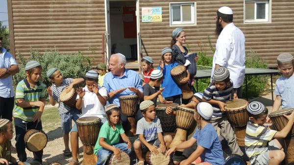 בא לחזק: אורי אריאל פתח את שנה"ל בעמונה