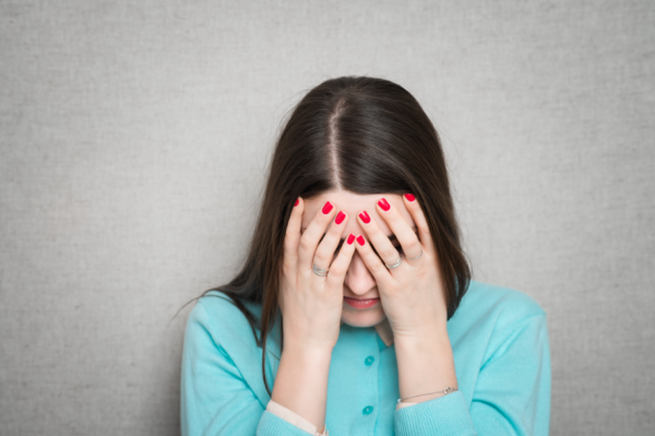 'השפלה': גורשה מחנות בגדים כי הניקה את בתה