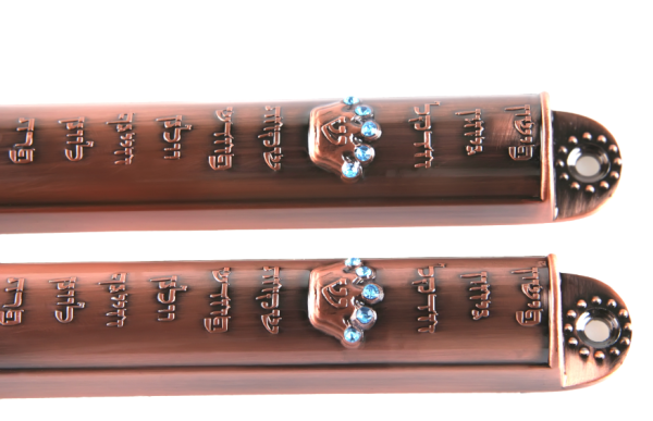 מזוזת הענק בכניסה לארץ ישראל