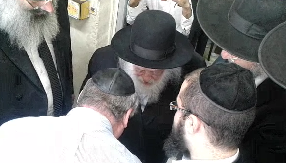 הרב קנייבסקי לח"כ אמסלם: "למה חמור רוכב עליך?"