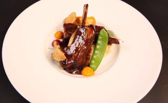 מנה קלה לראש השנה: טלה מקורמל על מצע תפו"א