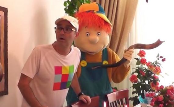 כשהשכנים הדתיים דפקו בדלת של 'שלומי וסתם'