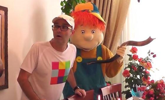 כשהשכנים הדתיים דפקו בדלת של 'שלומי וסתם'