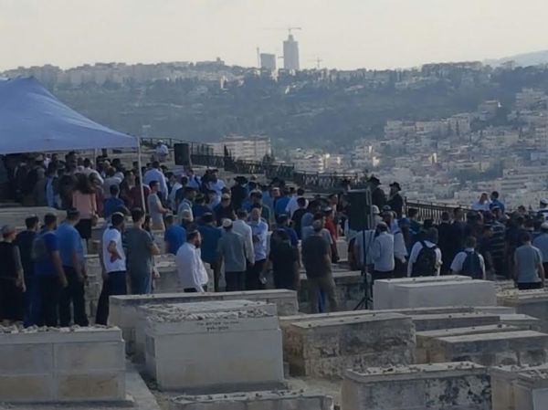 הרב יהושע שפירא ואביתר בנאי על אותה במה