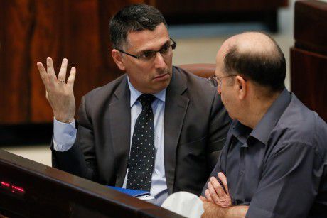 סקר: נתניהו מאבד גובה, בנט מתחזק ולפיד לא עוצר