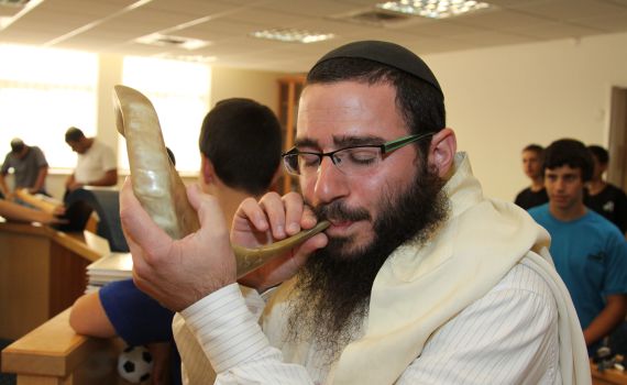 ימי סליחות: דיני חודש אלול לפי מנהגי כל העדות