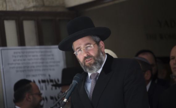 לפני שנה: הרב לאו שיבח את הרב שגיוריו נפסלו