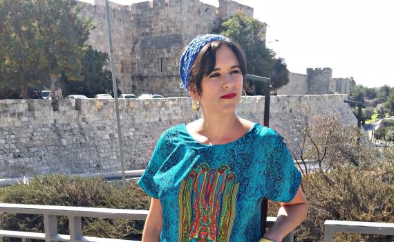 "נולדה מחדש" – אמילי עמרוסי משיבה למבקרים