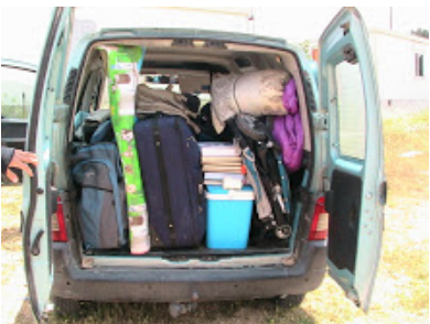 זוג מטיילים דתיים עם תינוק נעצרו בגלל סכין, כף ומזלג