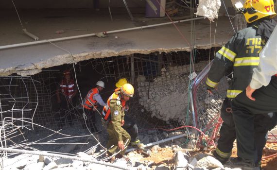 אסון בתל אביב: חניון קרס; 2 הרוגים ו-5 נעדרים