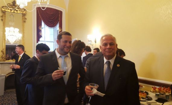 נלחמים בחרם: בקונגרס שתו יין מהשומרון