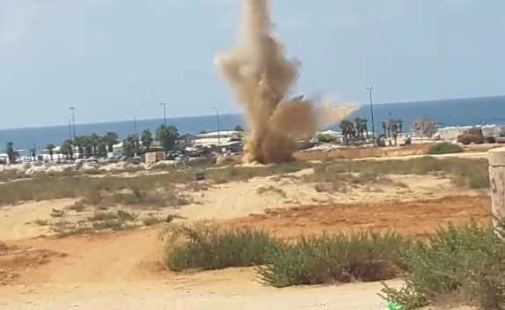 צפו: כך פוצץ פגז שהתגלה בחוף פולג