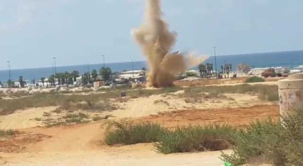 צפו: כך פוצץ פגז שהתגלה בחוף פולג