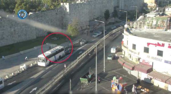 צפו: כך ניטרל השוטר את המחבל שדקר אותו