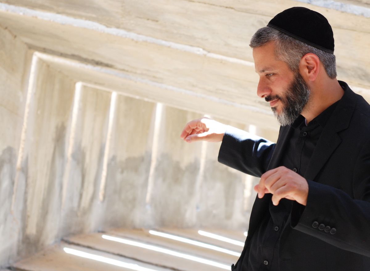 אביתר בנאי: "הרצון לדייק במילים" ב- 'גולה'