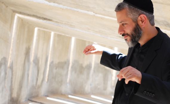 אביתר בנאי: "הרצון לדייק במילים" ב- 'גולה'