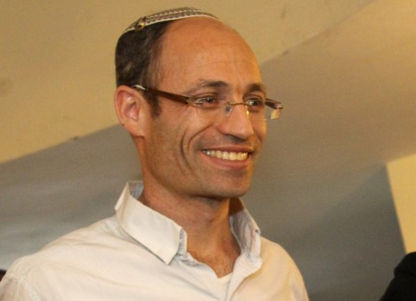 דוידי פרל מכחיש רשמית: "לא תקפתי מעולם שום אשה"