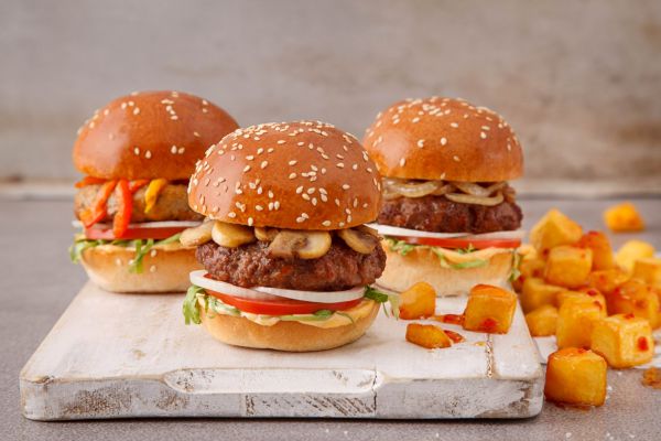 רשת "בורגרים" משיקה תפריט בטעמים
