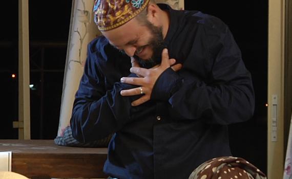 חמוצים: ההצגה שנוגעת ביחסים שלכם עם ההורים