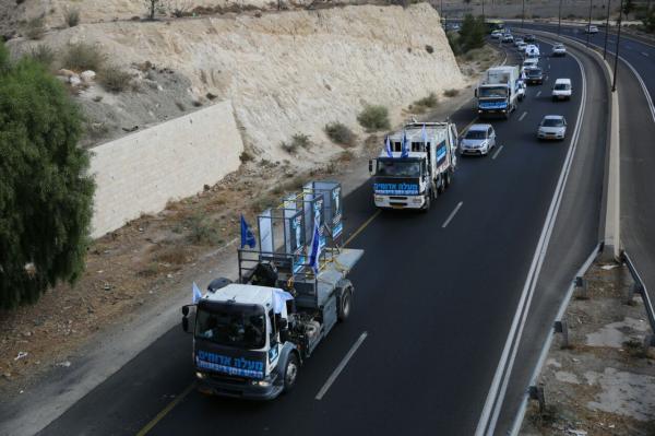 שיירת הריבונות למעלה אדומים מגיעה לכנסת; צפו