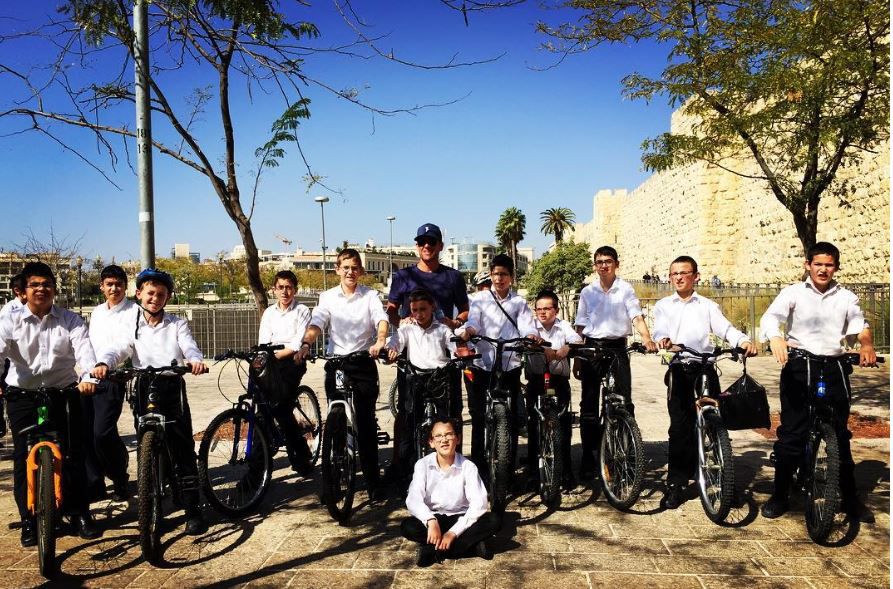 קפץ לבקר: עלילות לאנס ארמסטרונג בארץ הקודש