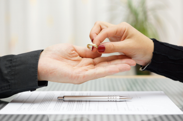 הכלה הפרה הסכם, הבעל ביקש גט שעתיים אחרי החתונה