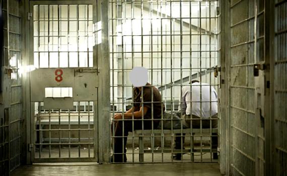 האם ביקשה לנשק את בנה וסורבה: "מגע עם אזרח"