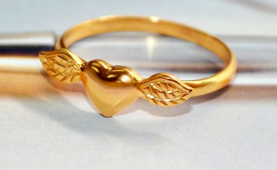 כל הנוצץ – זהב