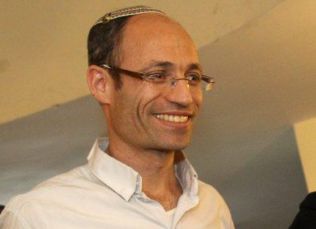 המועצה הכריעה: דוידי פרל לא צריך להתפטר