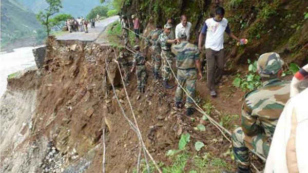 אסון בהודו: אריאל נפל מצוק לעיני אשתו ונהרג