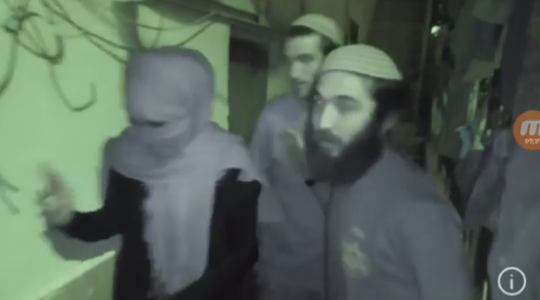 צפו: אורן חזן וחנוך דאום מחלצים יהודיה מכפר ערבי