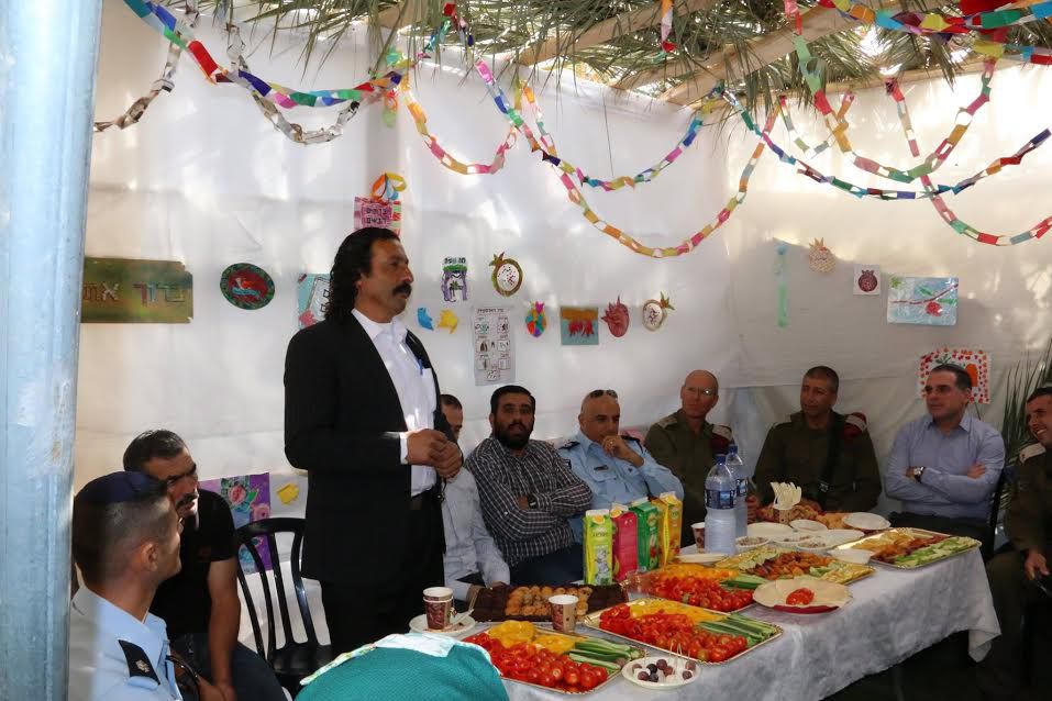 הרשות הפלסטינית עצרה 3 ערבים כי ביקרו בסוכה