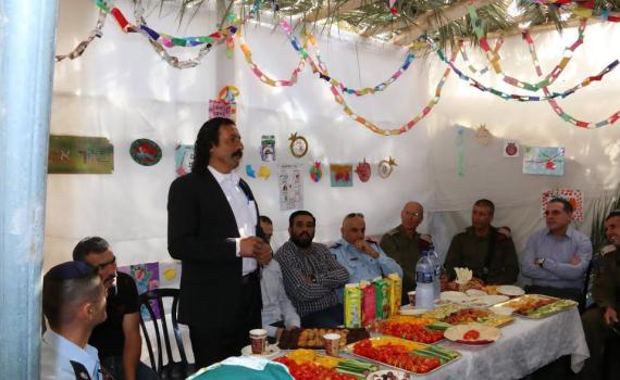 הרשות הפלסטינית עצרה 3 ערבים כי ביקרו בסוכה