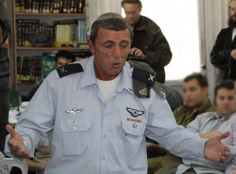 הרב מול האלוף: הקרבות בצבא נחשפים