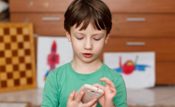 שאלת השאלות: סמארטפון לילד: לתת או לא לתת?