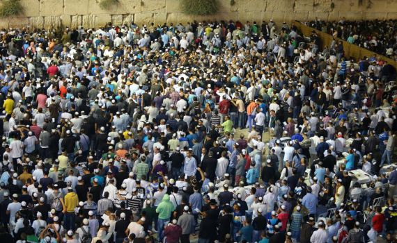 צפו בשידור ישיר: מעמד הסליחות בכותל המערבי