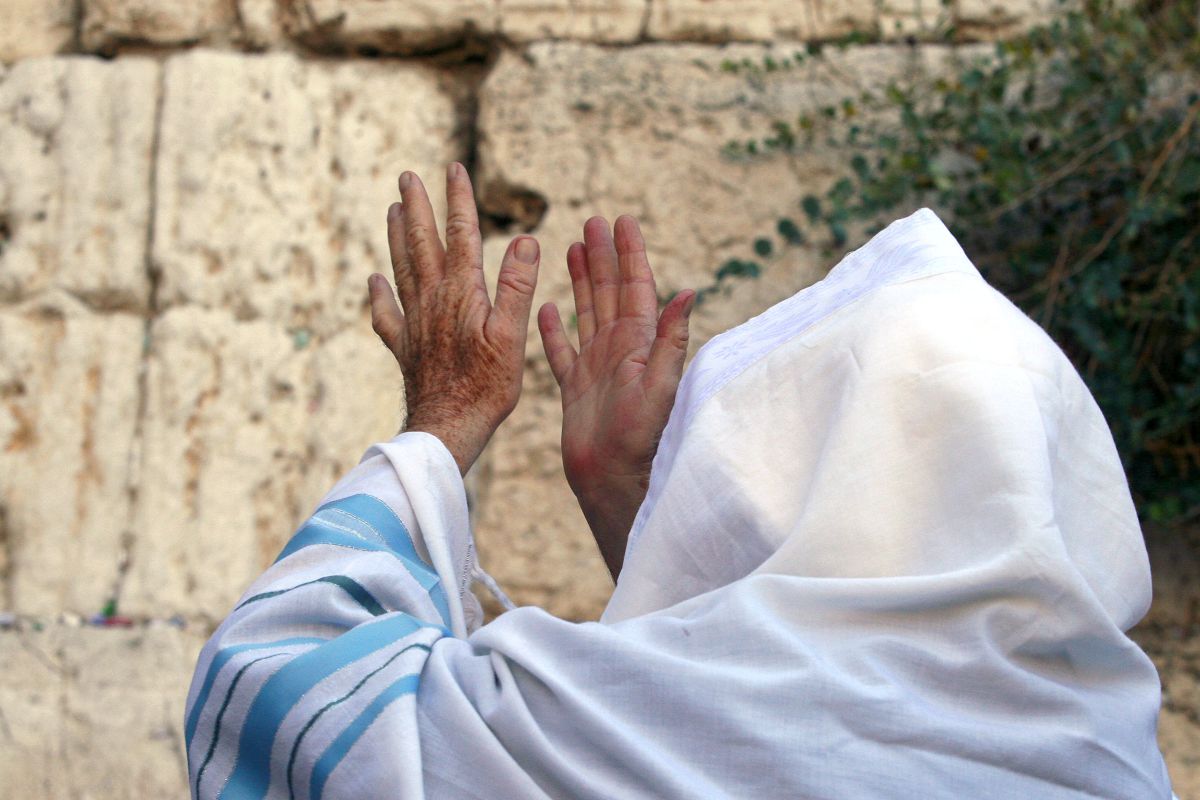 הלכות יום הכיפורים למנהגי כל העדות