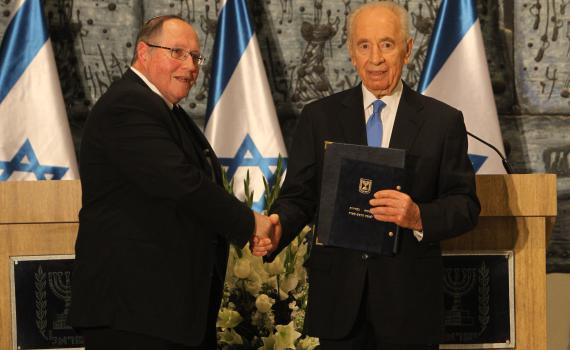 נפרד מעמנו זקוף: אליקים רובינשטיין סופד לשמעון פרס