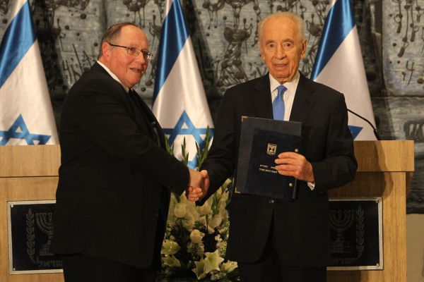 נפרד מעמנו זקוף: אליקים רובינשטיין סופד לשמעון פרס