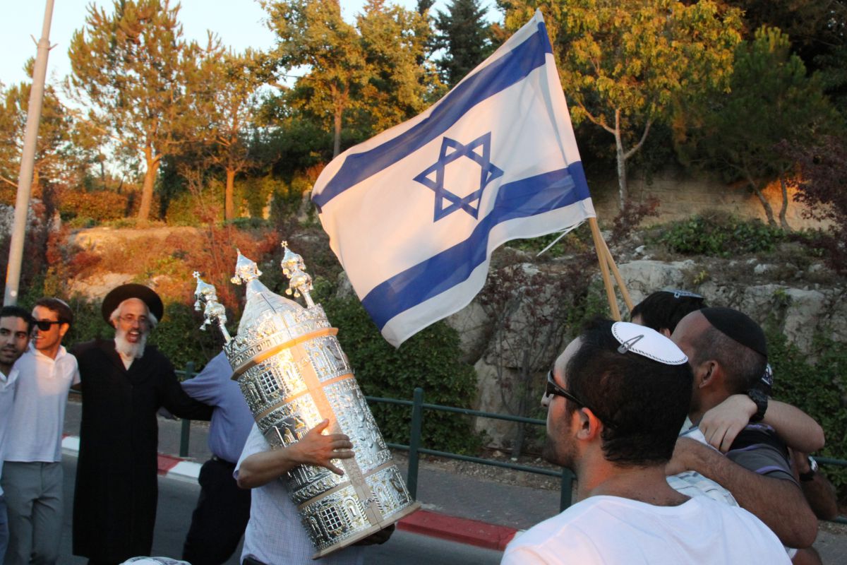 שמחת תורה – יש יש: רשימת הפיוטים המלאה