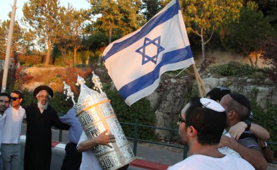 שמחת תורה – יש יש: רשימת הפיוטים המלאה